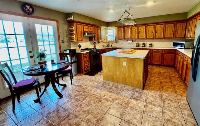 2221 River Valley Drive, West Columbia, TX 77486