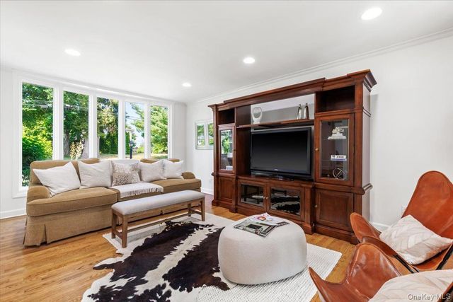 22 Potters Lane, New Rochelle, NY 10805