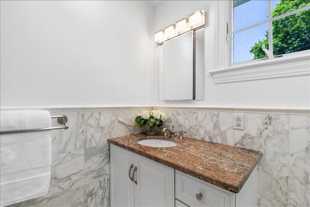 22 Potters Lane, New Rochelle, NY 10805