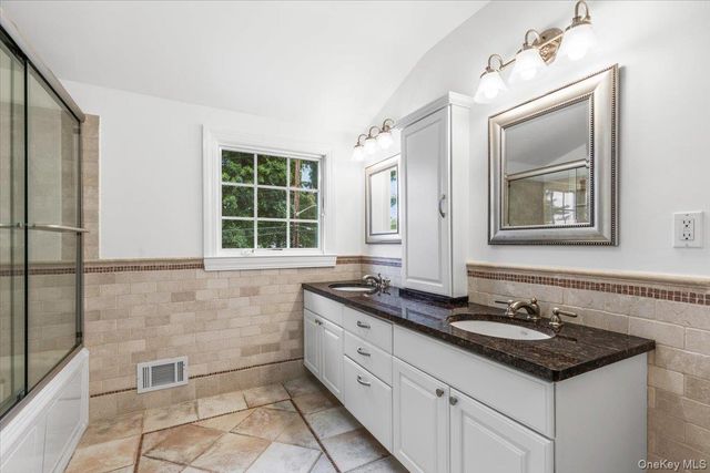 22 Potters Lane, New Rochelle, NY 10805