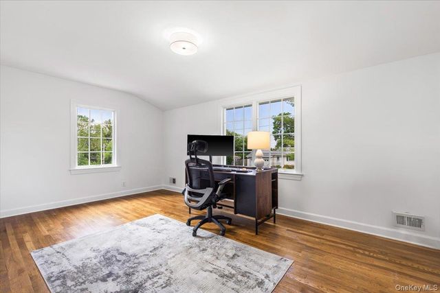 22 Potters Lane, New Rochelle, NY 10805
