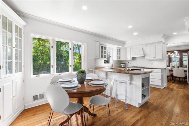 22 Potters Lane, New Rochelle, NY 10805