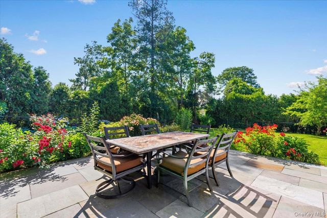 22 Potters Lane, New Rochelle, NY 10805