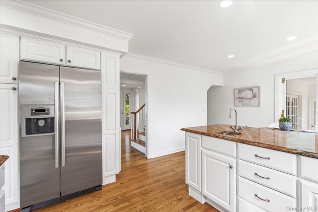 22 Potters Lane, New Rochelle, NY 10805