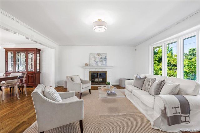 22 Potters Lane, New Rochelle, NY 10805