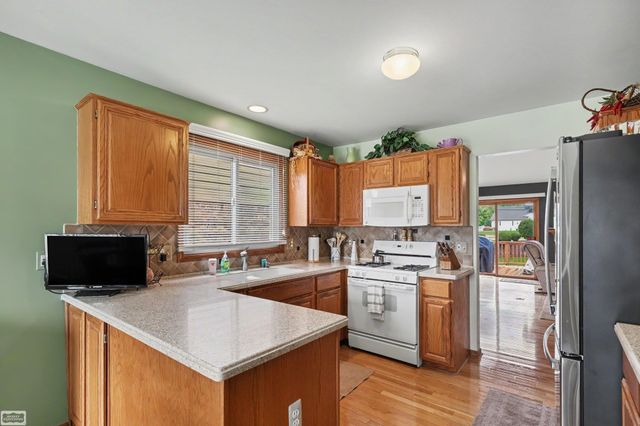 16371 Paint Creek Circle, Macomb Twp, MI 48042