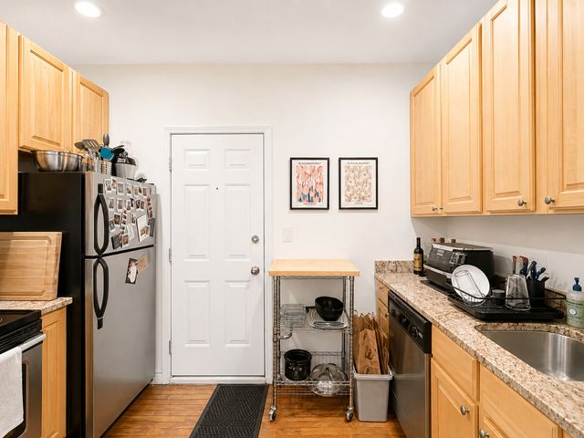 677.5 W Wrightwood Avenue 1S, Chicago, IL 60614