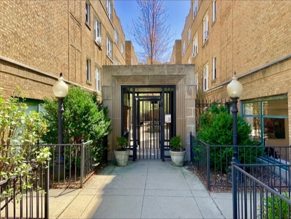 677.5 W Wrightwood Avenue 1S, Chicago, IL 60614
