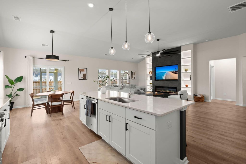 Image 13 of property listing at 1111 Fitzgerald Court, Summerville, SC 29485