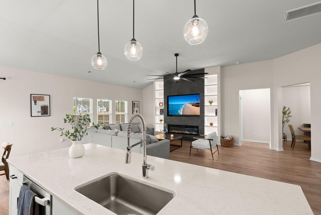 Image 15 of property listing at 1111 Fitzgerald Court, Summerville, SC 29485