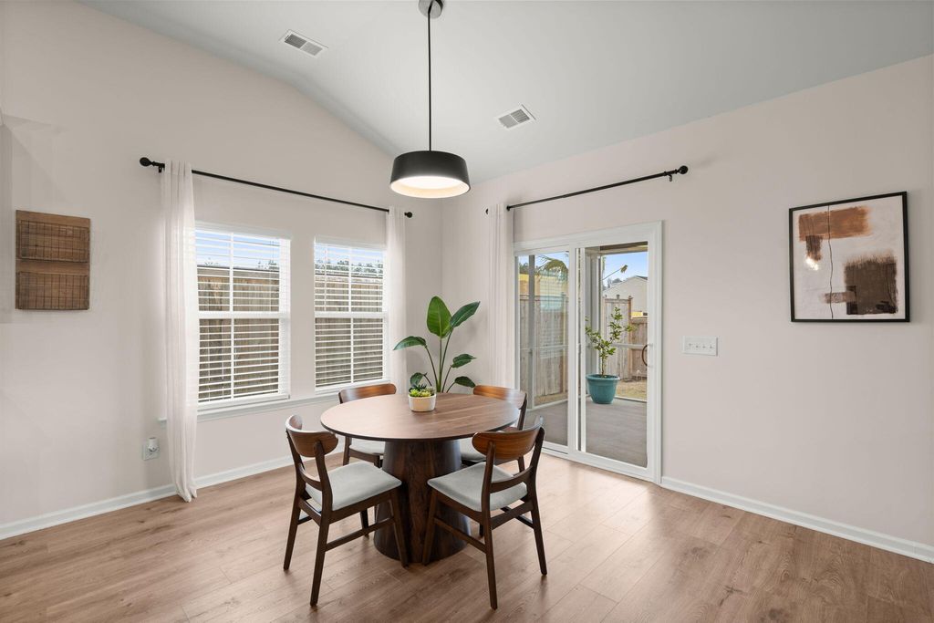 Image 16 of property listing at 1111 Fitzgerald Court, Summerville, SC 29485