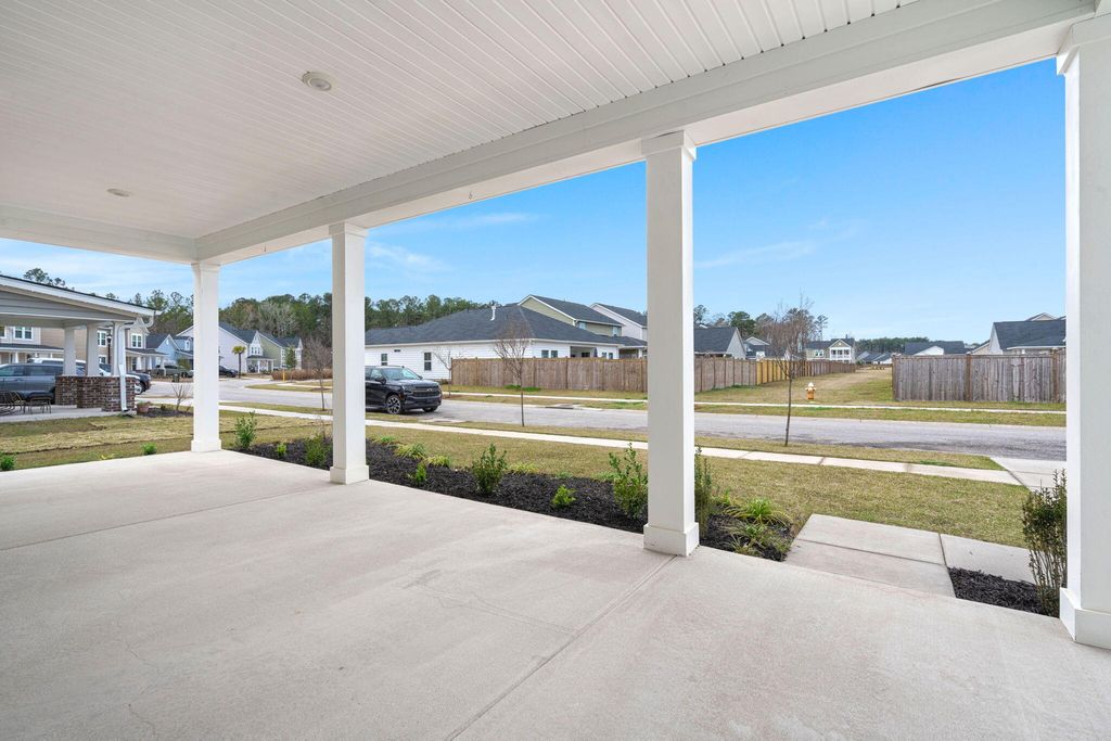 Image 2 of property listing at 1111 Fitzgerald Court, Summerville, SC 29485