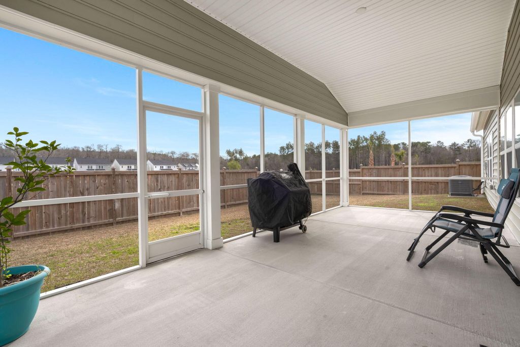 Image 36 of property listing at 1111 Fitzgerald Court, Summerville, SC 29485