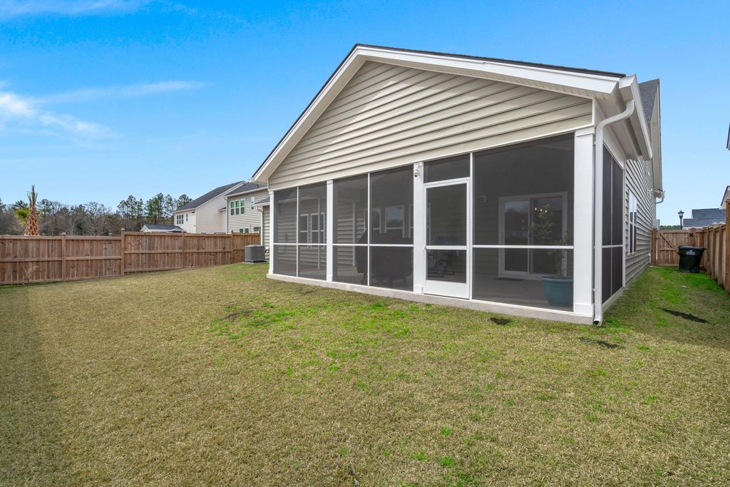 Image 37 of property listing at 1111 Fitzgerald Court, Summerville, SC 29485