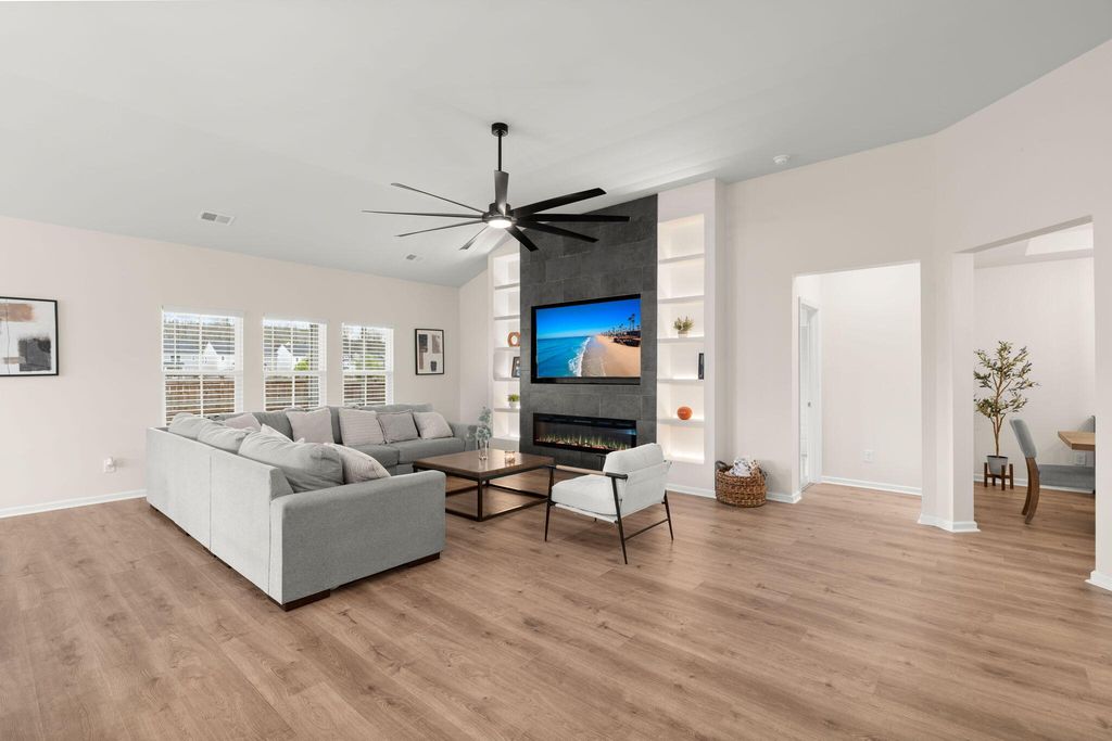 Image 4 of property listing at 1111 Fitzgerald Court, Summerville, SC 29485