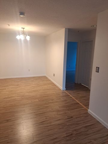 4 Marc Dr 4B6, Plymouth, MA 02360