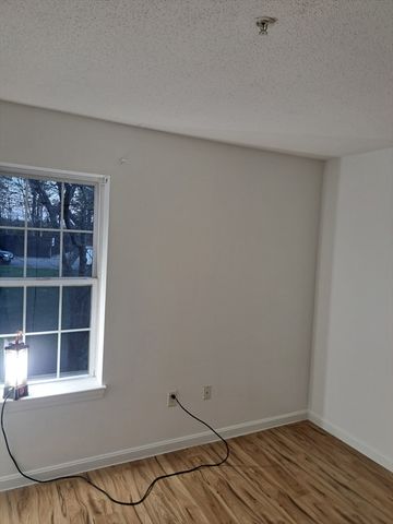 4 Marc Dr 4B6, Plymouth, MA 02360