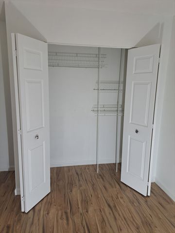 4 Marc Dr 4B6, Plymouth, MA 02360