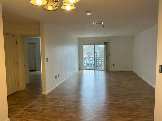 4 Marc Dr 4B6, Plymouth, MA 02360