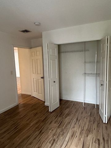 4 Marc Dr 4B6, Plymouth, MA 02360