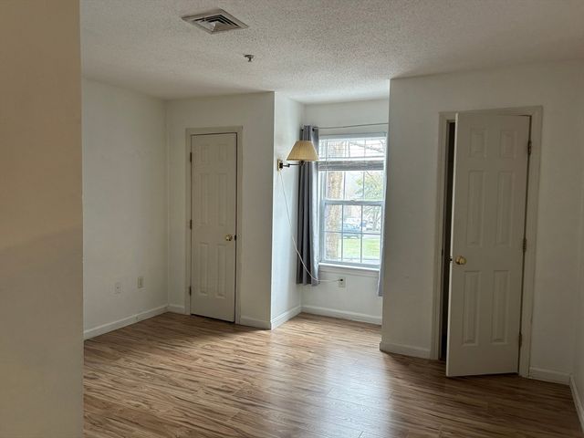 4 Marc Dr 4B6, Plymouth, MA 02360