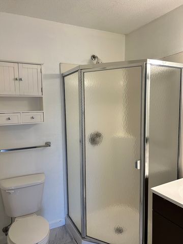 4 Marc Dr 4B6, Plymouth, MA 02360