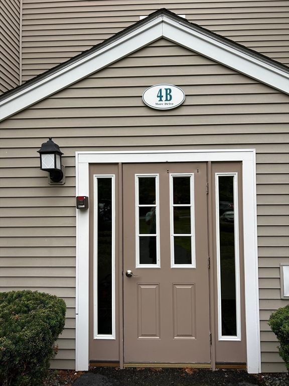 4 Marc Dr 4B6, Plymouth, MA 02360