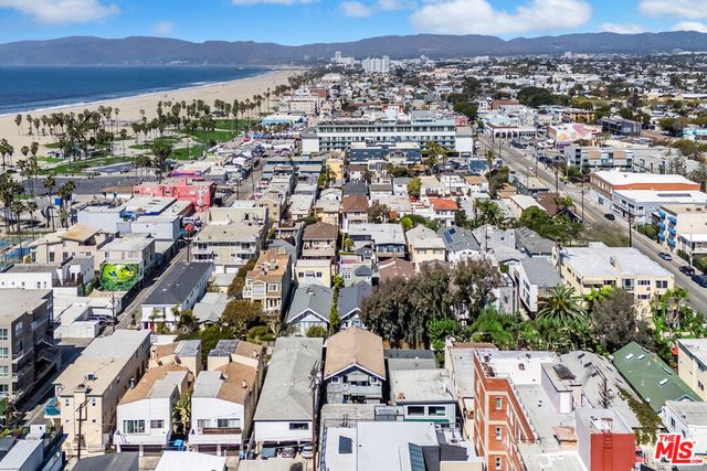 22 20th Avenue, Venice, CA 90291