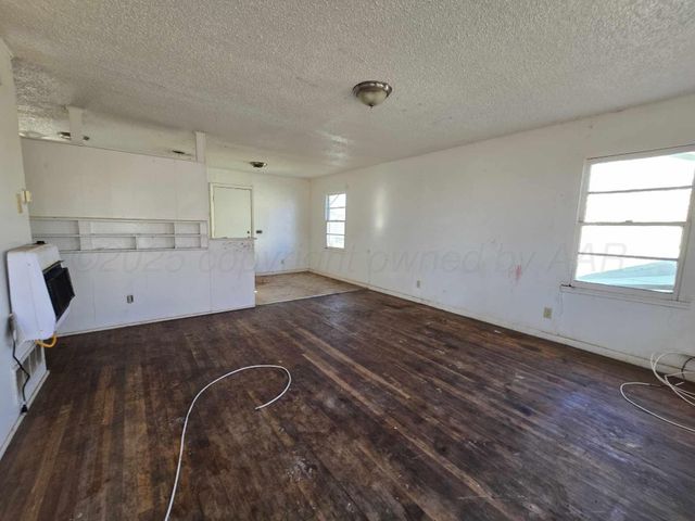 508 S Collins Avenue, Tulia, TX 79088