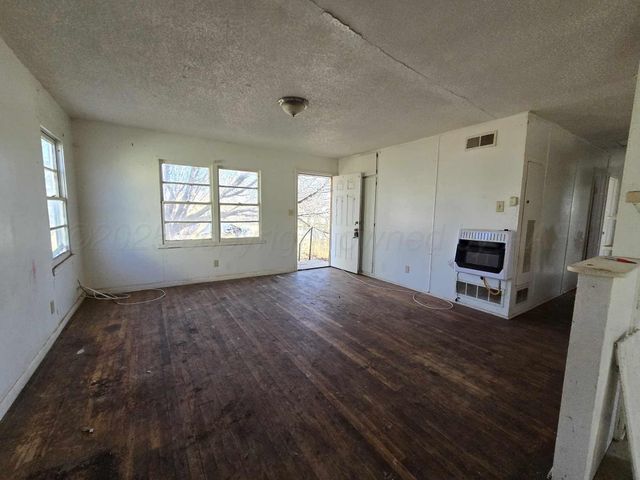 508 S Collins Avenue, Tulia, TX 79088