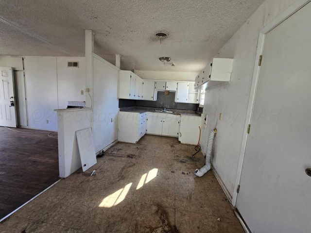 508 S Collins Avenue, Tulia, TX 79088