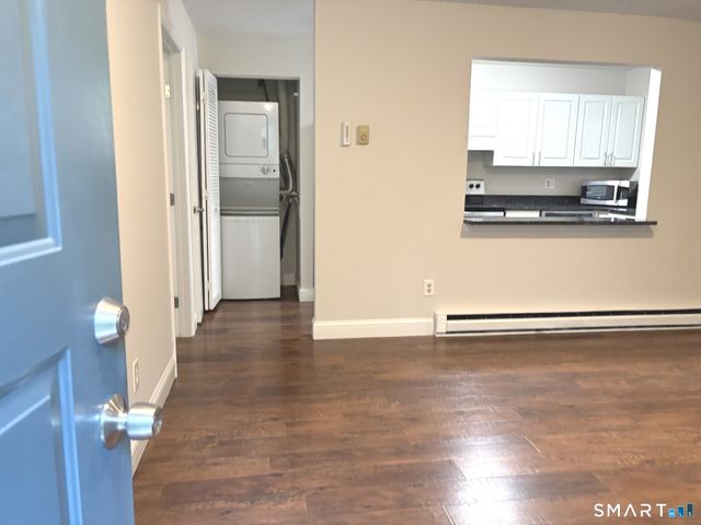 19 Somers Street B8, Danbury, CT 06810
