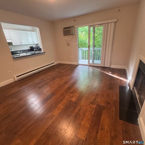 19 Somers Street B8, Danbury, CT 06810