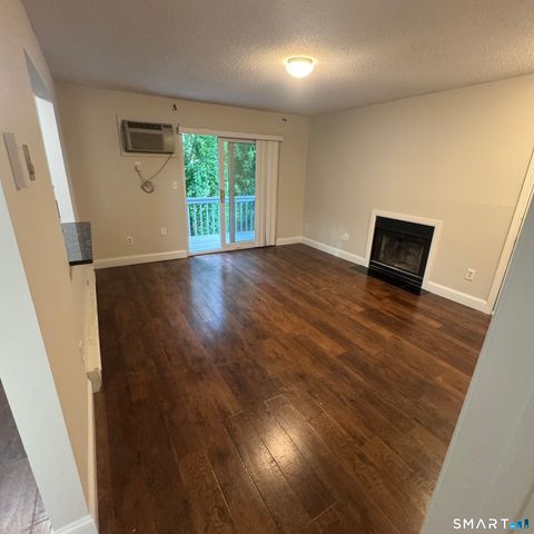 19 Somers Street B8, Danbury, CT 06810