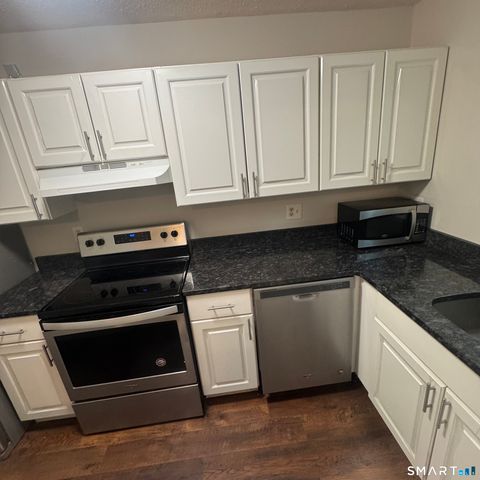 19 Somers Street B8, Danbury, CT 06810