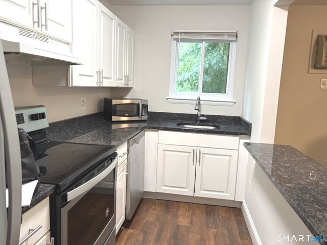19 Somers Street B8, Danbury, CT 06810