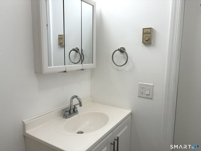 19 Somers Street B8, Danbury, CT 06810