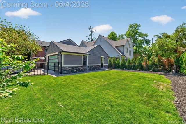 810 Harmon Avenue, Birmingham, MI 48009