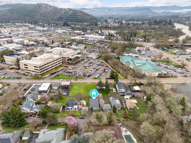 248 Se PITZER St, Roseburg, OR 97470