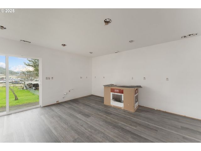 248 Se PITZER St, Roseburg, OR 97470