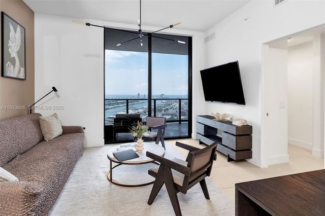 159 NE 6th St 5016, Miami, FL 33132