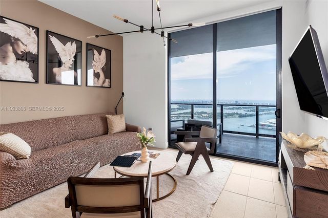 159 NE 6th St 5016, Miami, FL 33132