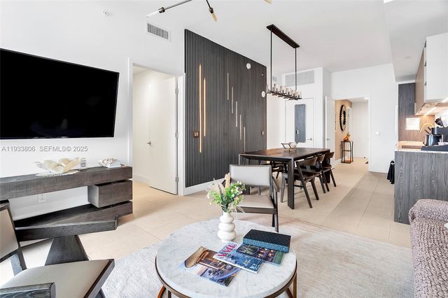 159 NE 6th St 5016, Miami, FL 33132