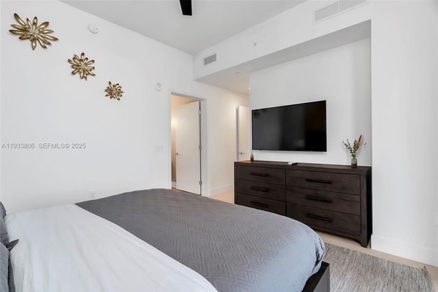 159 NE 6th St 5016, Miami, FL 33132