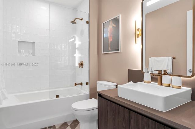 159 NE 6th St 5016, Miami, FL 33132