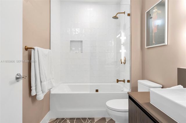 159 NE 6th St 5016, Miami, FL 33132