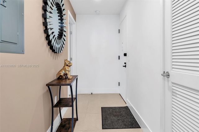 159 NE 6th St 5016, Miami, FL 33132