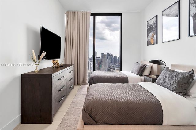 159 NE 6th St 5016, Miami, FL 33132