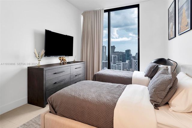 159 NE 6th St 5016, Miami, FL 33132