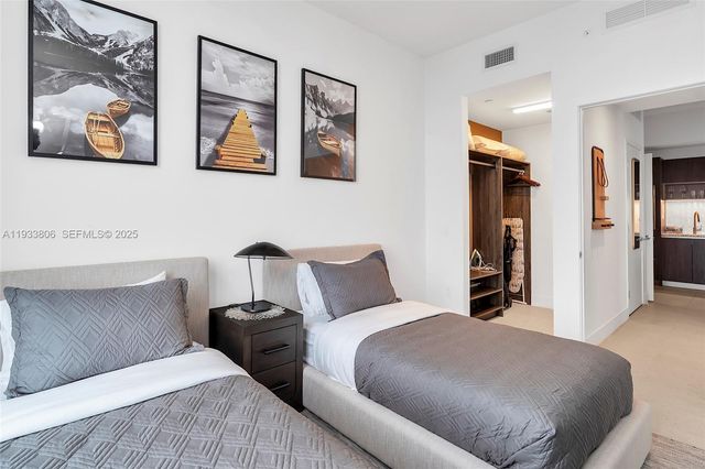 159 NE 6th St 5016, Miami, FL 33132